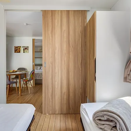 Mobile House F&l
